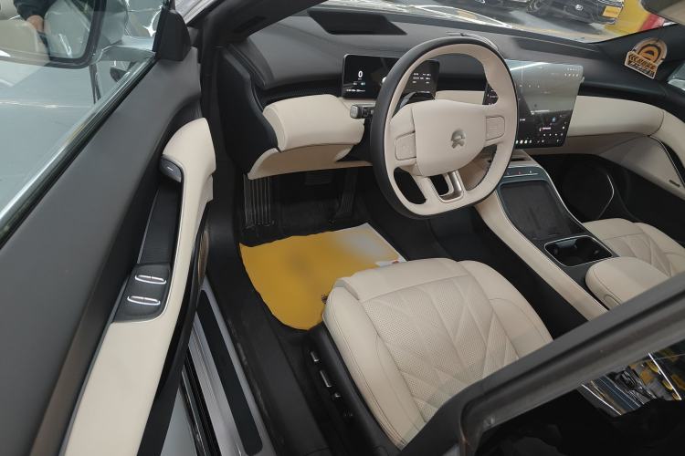 Used Nio ET5T 2025 75 kWh Touring Interior 3