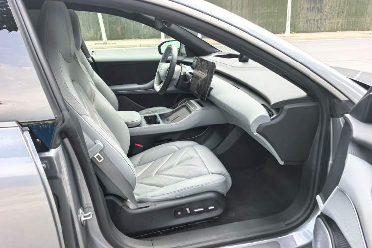 Used Nio ET5T 2025 75 kWh Touring Interior 3