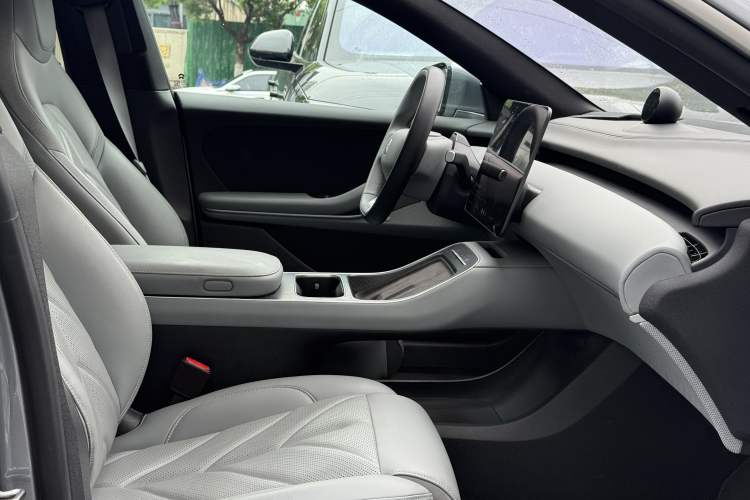 Used Nio ET5T 2025 75 kWh Touring Interior 6