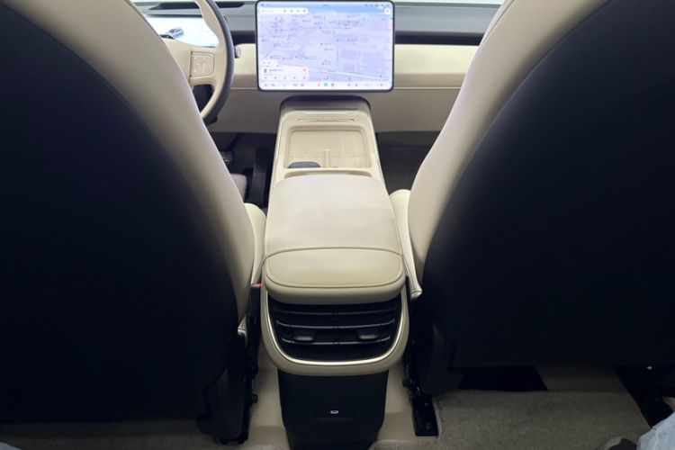 Used Nio ET5T 2025 75 kWh Touring Interior 7