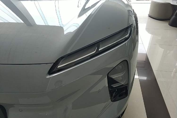 Used Nio ET5T 2025 75 kWh Touring Left Front Headlight