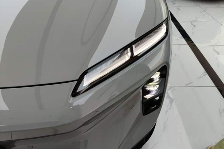 Used Nio ET5T 2025 75 kWh Touring Left Front Headlight