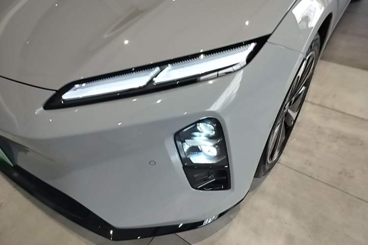 Used Nio ET5T 2025 75 kWh Touring Left Front Headlight