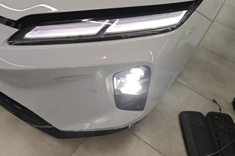 Used Nio ET5T 2025 75 kWh Touring Left Front Headlight