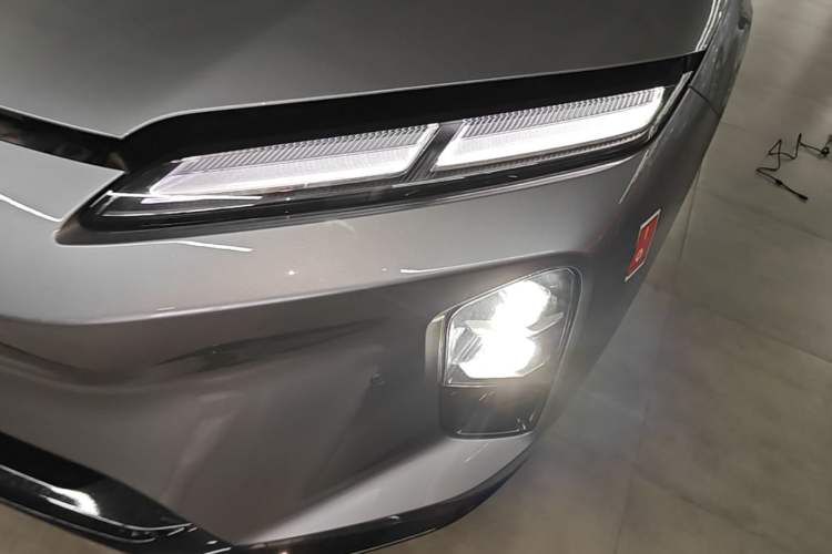 Used Nio ET5T 2025 75 kWh Touring Left Front Headlight
