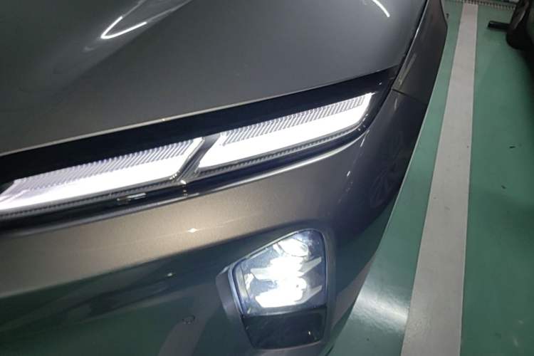 Used Nio ET5T 2025 75 kWh Touring Left Front Headlight