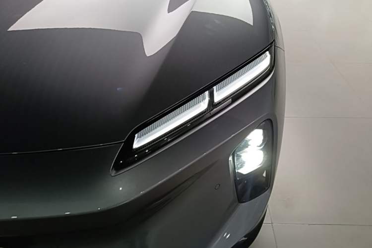 Used Nio ET5T 2025 75 kWh Touring Left Front Headlight