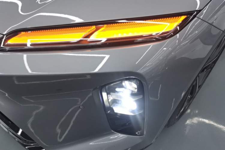 Used Nio ET5T 2025 75 kWh Touring Left Front Headlight