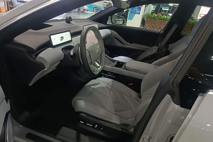 Used Nio ET5T 2025 75 kWh Touring Left Front Seat
