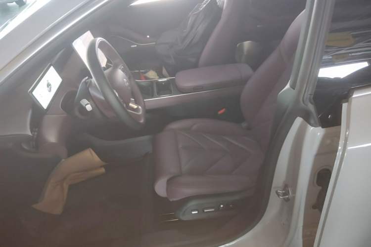 Used Nio ET5T 2025 75 kWh Touring Left Front Seat