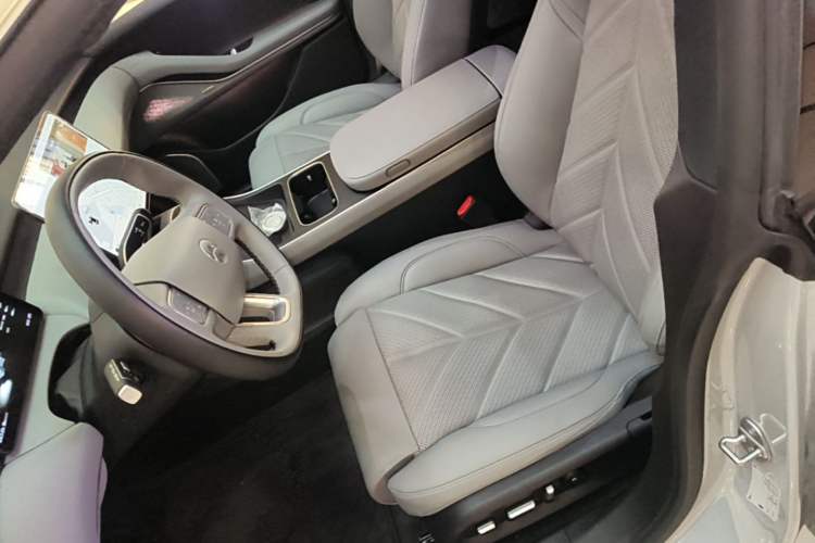 Used Nio ET5T 2025 75 kWh Touring Left Front Seat
