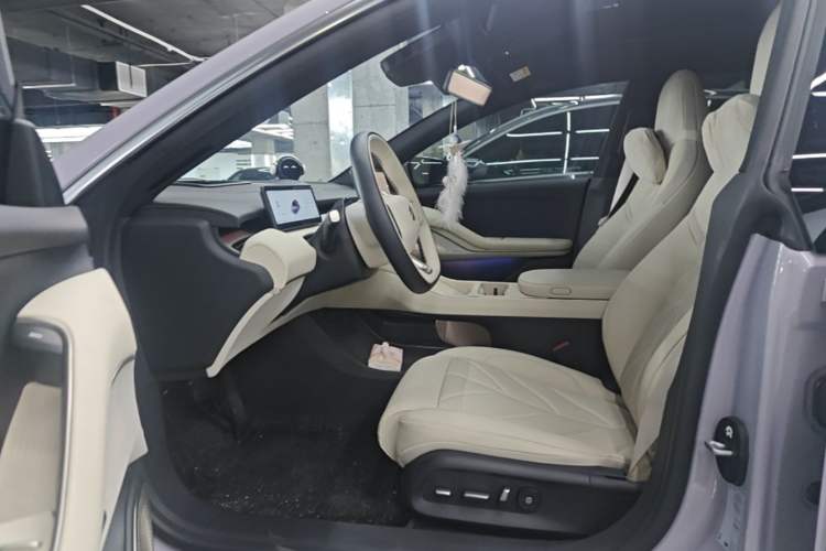 Used Nio ET5T 2025 75 kWh Touring Left Front Seat