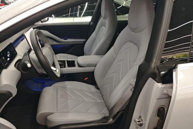 Used Nio ET5T 2025 75 kWh Touring Left Front Seat