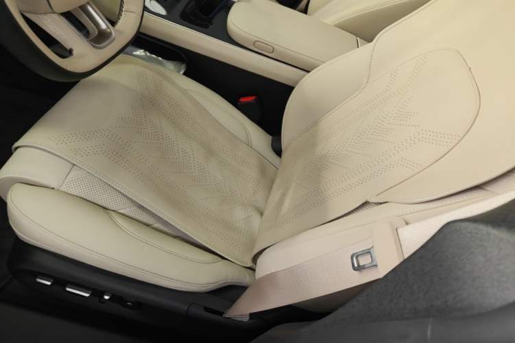 Used Nio ET5T 2025 75 kWh Touring Left Front Seat
