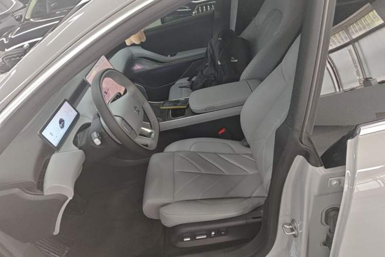 Used Nio ET5T 2025 75 kWh Touring Left Front Seat