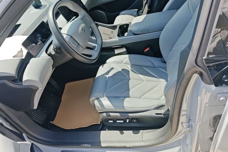 Used Nio ET5T 2025 75 kWh Touring Left Front Seat