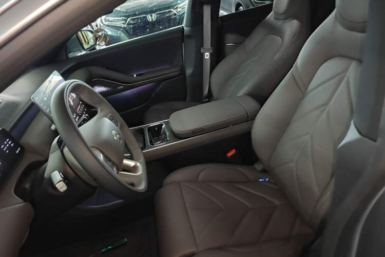 Used Nio ET5T 2025 75 kWh Touring Left Front Seat