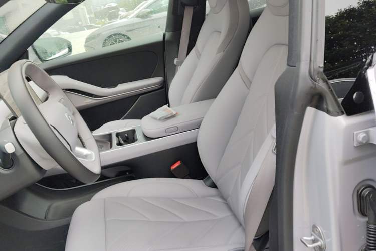 Used Nio ET5T 2025 75 kWh Touring Left Front Seat