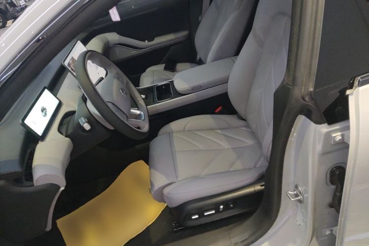 Used Nio ET5T 2025 75 kWh Touring Left Front Seat