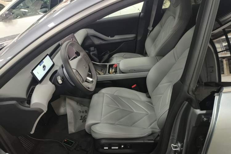 Used Nio ET5T 2025 75 kWh Touring Left Front Seat