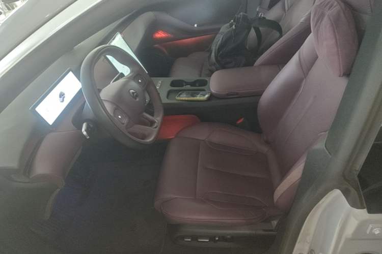 Used Nio ET5T 2025 75 kWh Touring Left Front Seat