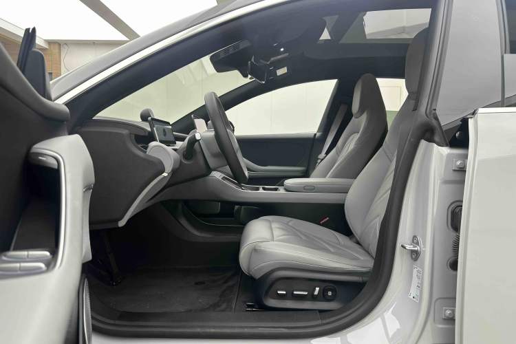Used Nio ET5T 2025 75 kWh Touring Left Front Seat