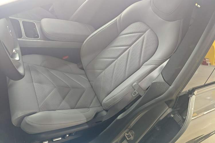 Used Nio ET5T 2025 75 kWh Touring Left Front Seat