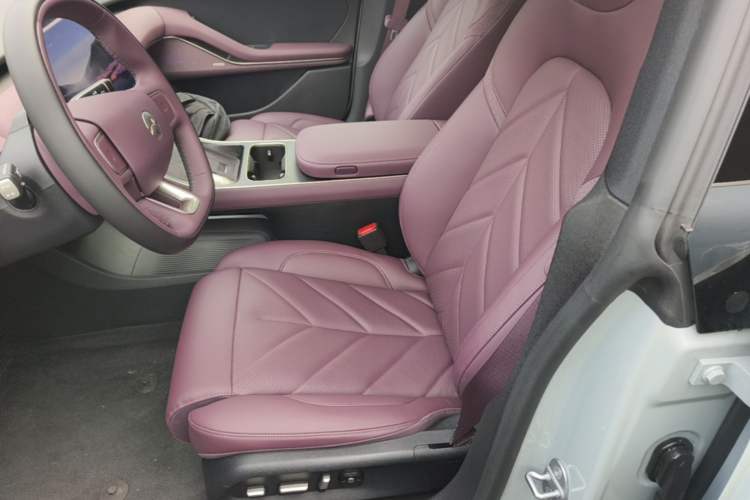Used Nio ET5T 2025 75 kWh Touring Left Front Seat