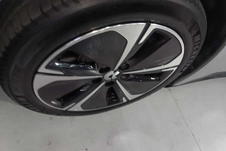 Used Nio ET5T 2025 75 kWh Touring Left Front Wheel Hub