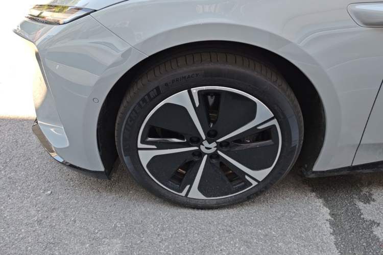 Used Nio ET5T 2025 75 kWh Touring Left Front Wheel Hub