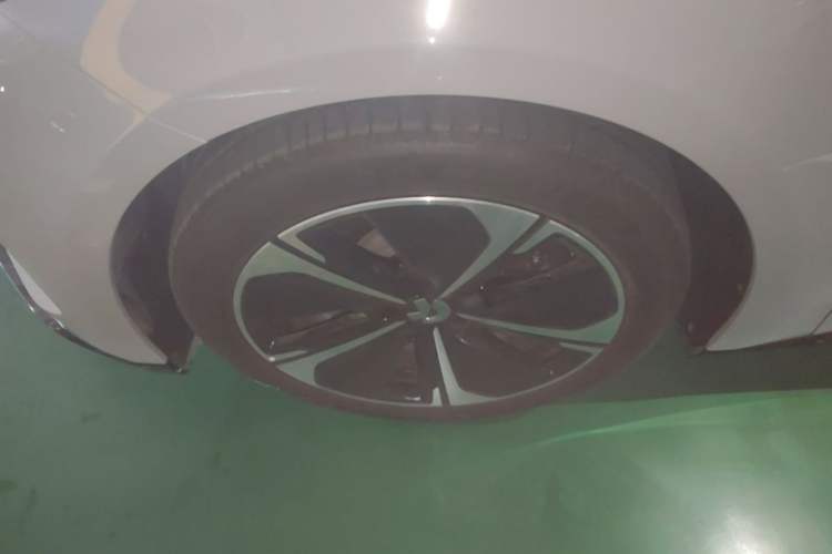 Used Nio ET5T 2025 75 kWh Touring Left Front Wheel Hub
