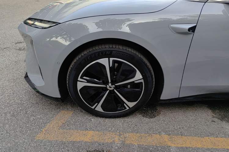 Used Nio ET5T 2025 75 kWh Touring Left Front Wheel Hub
