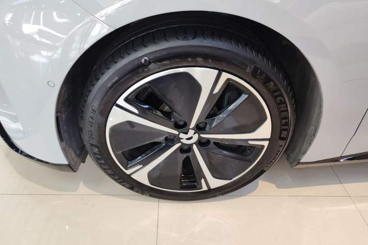 Used Nio ET5T 2025 75 kWh Touring Left Front Wheel Hub
