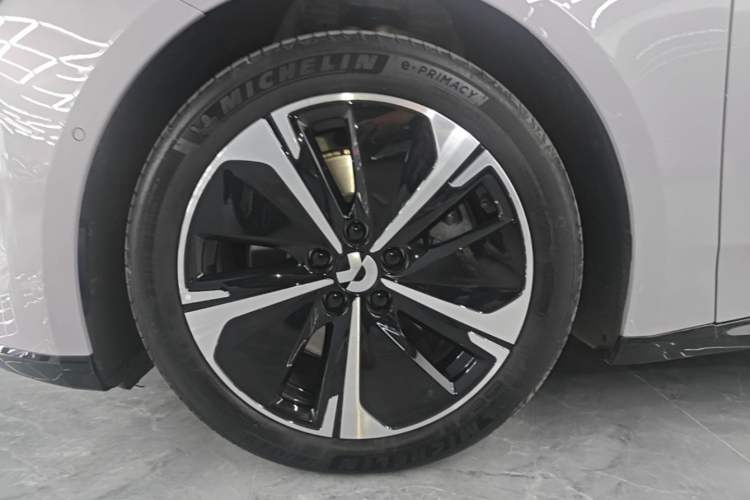 Used Nio ET5T 2025 75 kWh Touring Left Front Wheel Hub