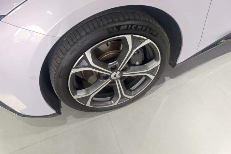 Used Nio ET5T 2025 75 kWh Touring Left Front Wheel Hub