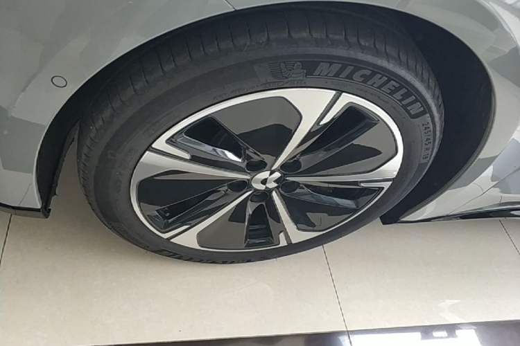 Used Nio ET5T 2025 75 kWh Touring Left Front Wheel Hub