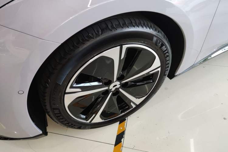 Used Nio ET5T 2025 75 kWh Touring Left Front Wheel Hub