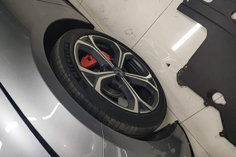 Used Nio ET5T 2025 75 kWh Touring Left Front Wheel Hub