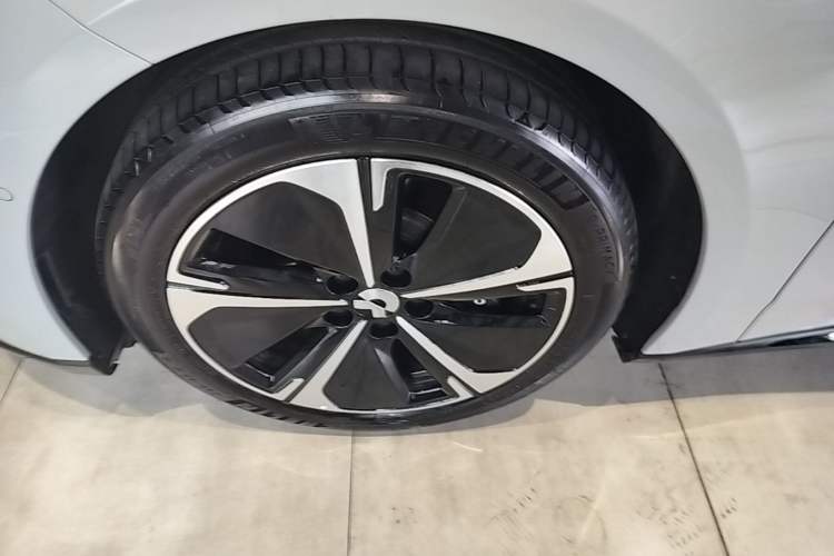 Used Nio ET5T 2025 75 kWh Touring Left Front Wheel Hub