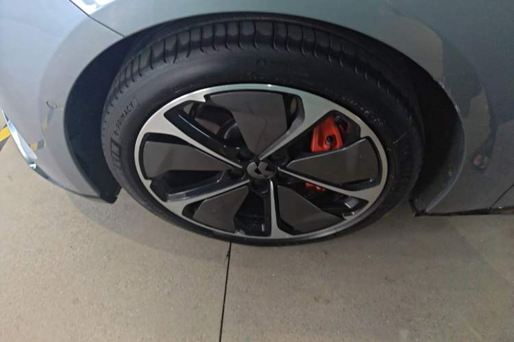 Used Nio ET5T 2025 75 kWh Touring Left Front Wheel Hub