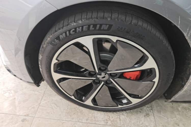 Used Nio ET5T 2025 75 kWh Touring Left Front Wheel Hub