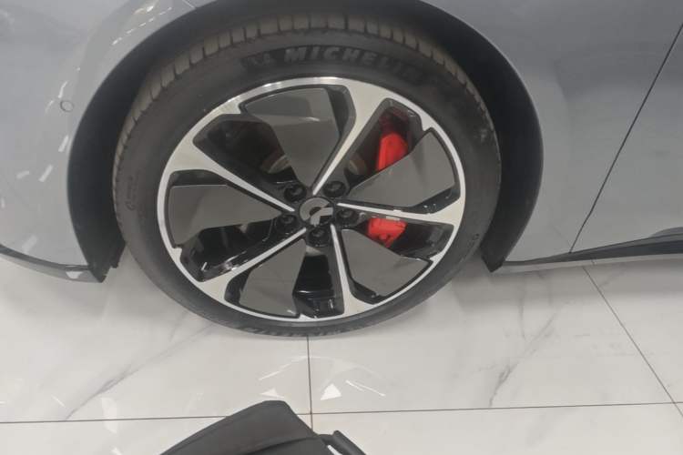 Used Nio ET5T 2025 75 kWh Touring Left Front Wheel Hub