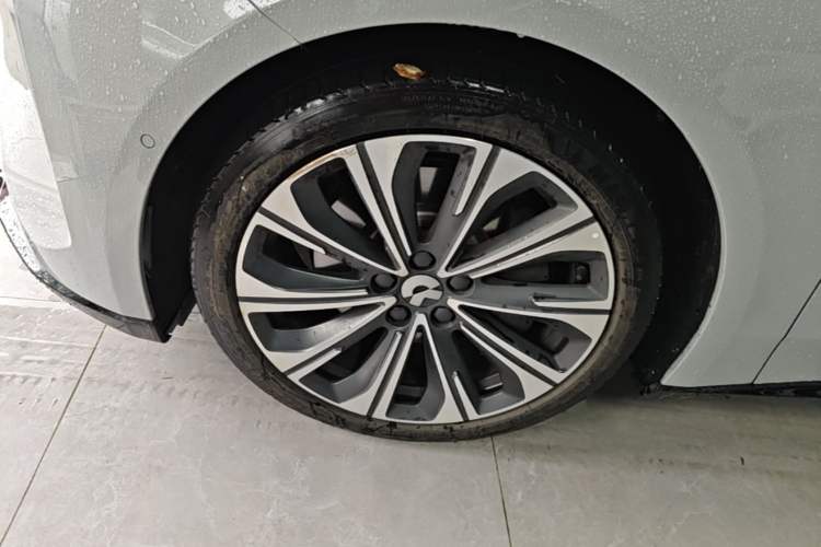 Used Nio ET5T 2025 75 kWh Touring Left Front Wheel Hub
