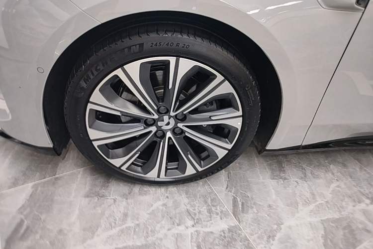 Used Nio ET5T 2025 75 kWh Touring Left Front Wheel Hub