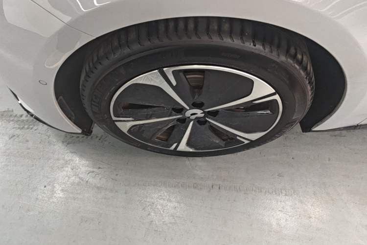 Used Nio ET5T 2025 75 kWh Touring Left Front Wheel Hub