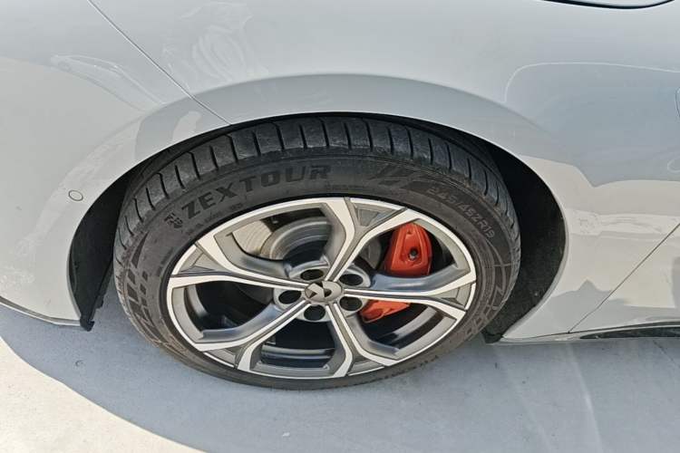 Used Nio ET5T 2025 75 kWh Touring Left Front Wheel Hub