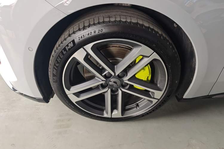 Used Nio ET5T 2025 Model Champion Commemorative Edition, 75kWh Touring Left Front Wheel Hub