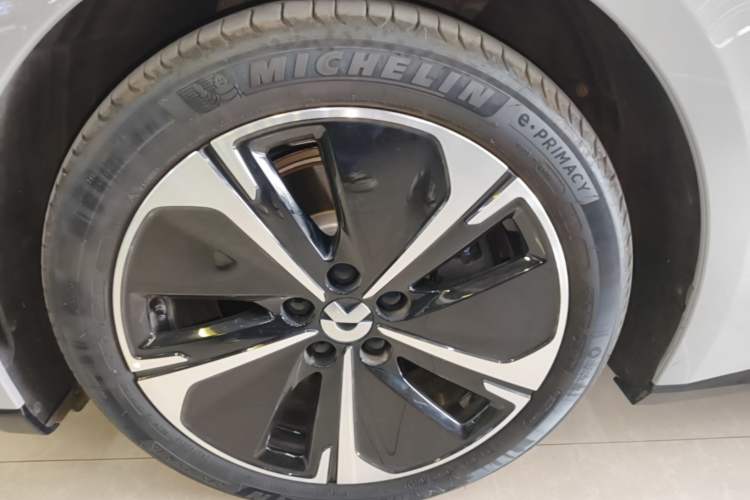 Used Nio ET5T 2025 75 kWh Touring Left Front Wheel Hub