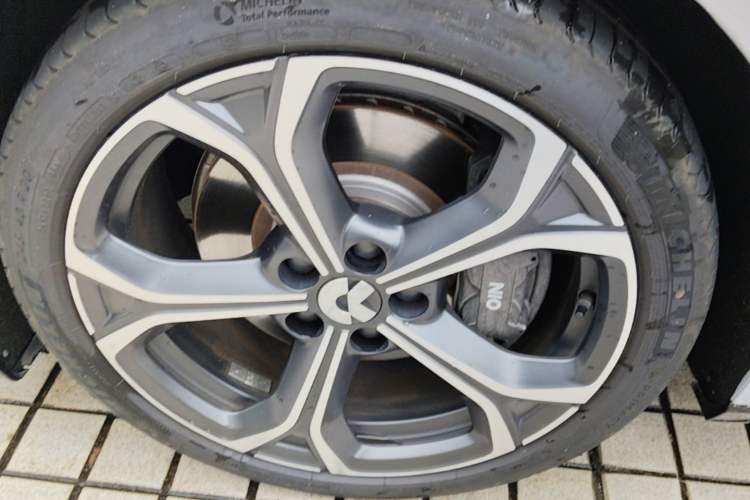 Used Nio ET5T 2025 75 kWh Touring Left Front Wheel Hub