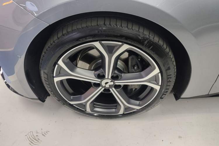 Used Nio ET5T 2025 75 kWh Touring Left Front Wheel Hub